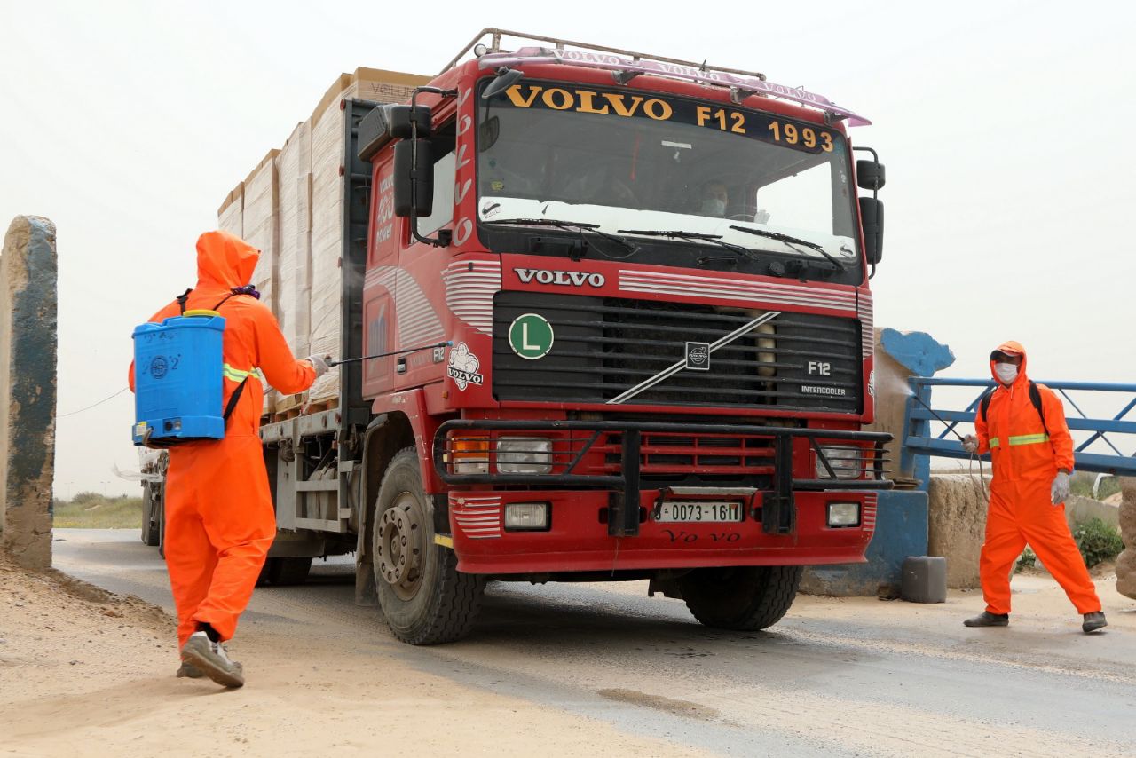 إجراءات الوقاية والسلامة في المعابر التجارية