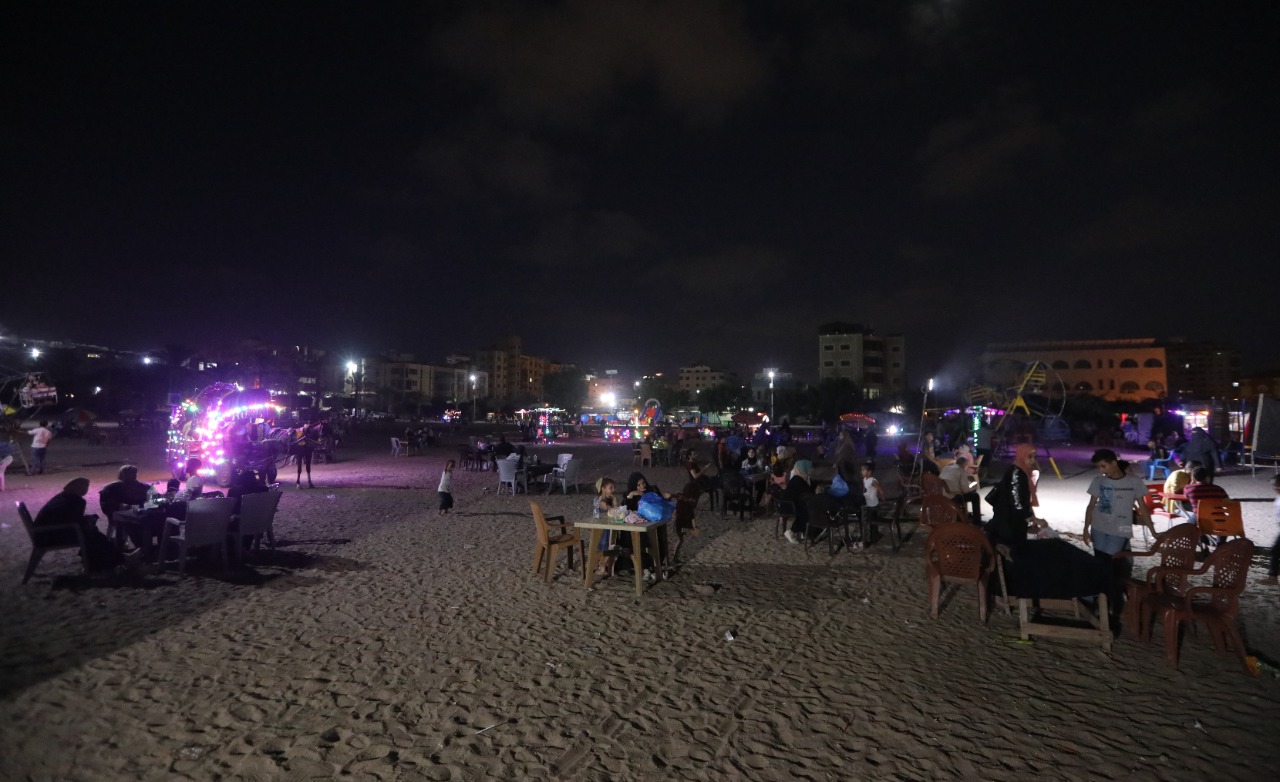 أجواء الحياة في عدد من الأماكن العامة بغزة 