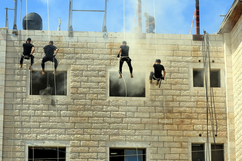 "كلية الرباط" تُخرج الفوج الثامن من بكالوريوس "القانون والشرطة"