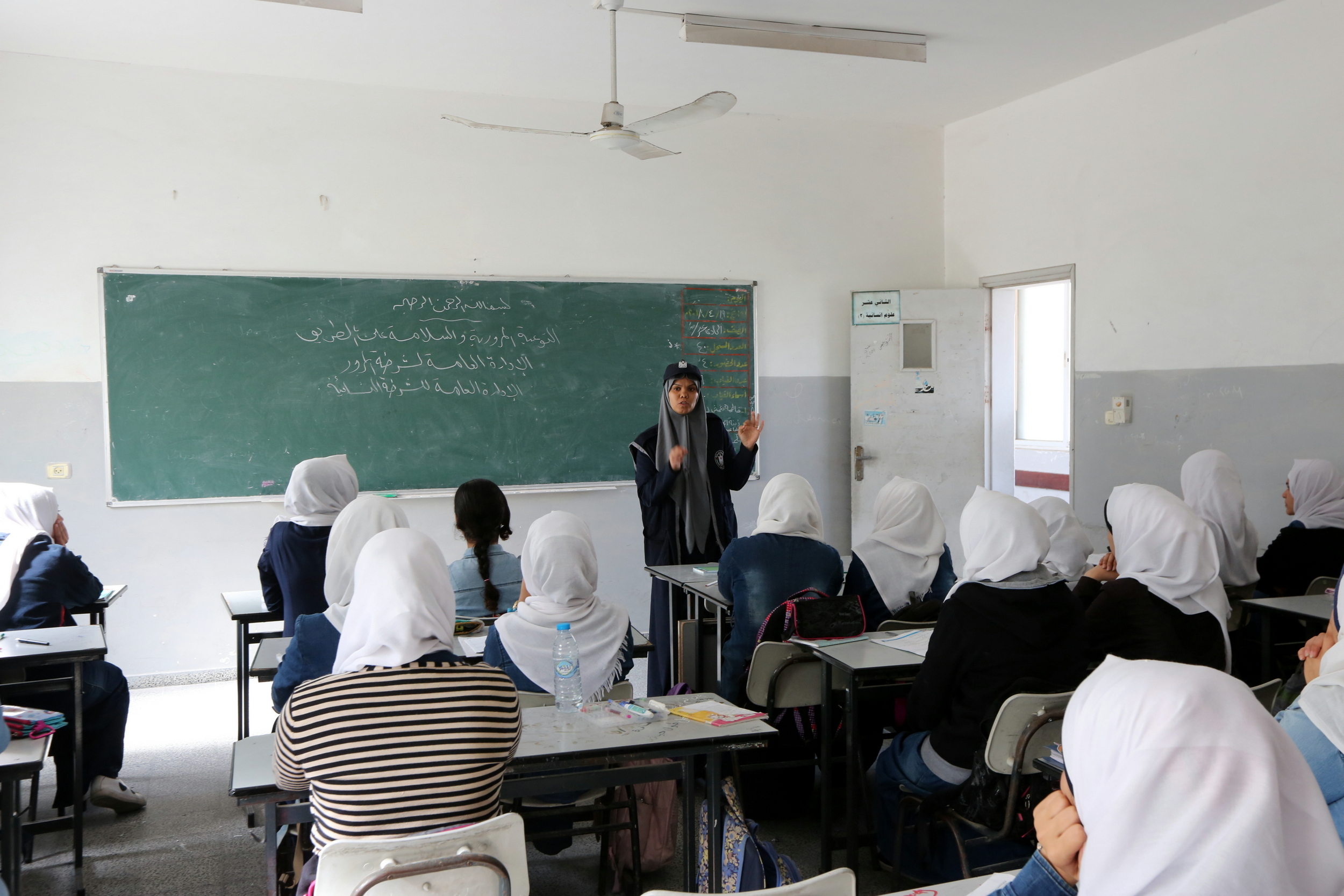 المرور والشرطة النسائية تُطلقان حملة توعوية لطالبات المدارس الثانوية