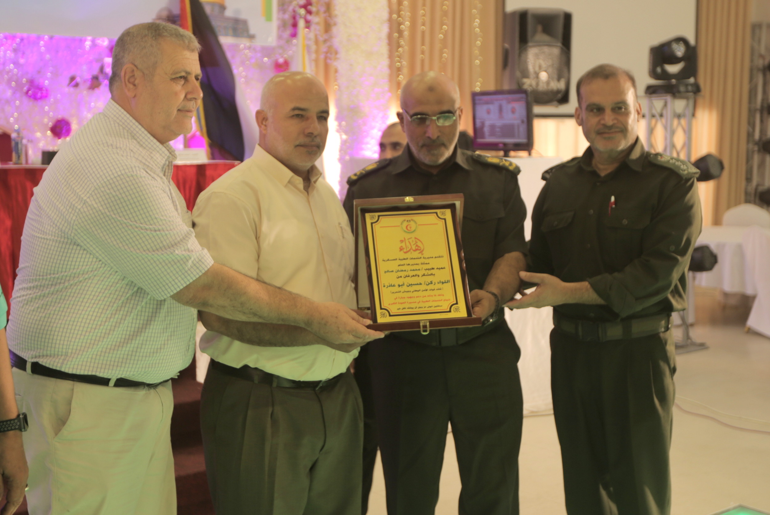 الخدمات الطبية تكرم طواقمها العاملة خلال مسيرات العودة