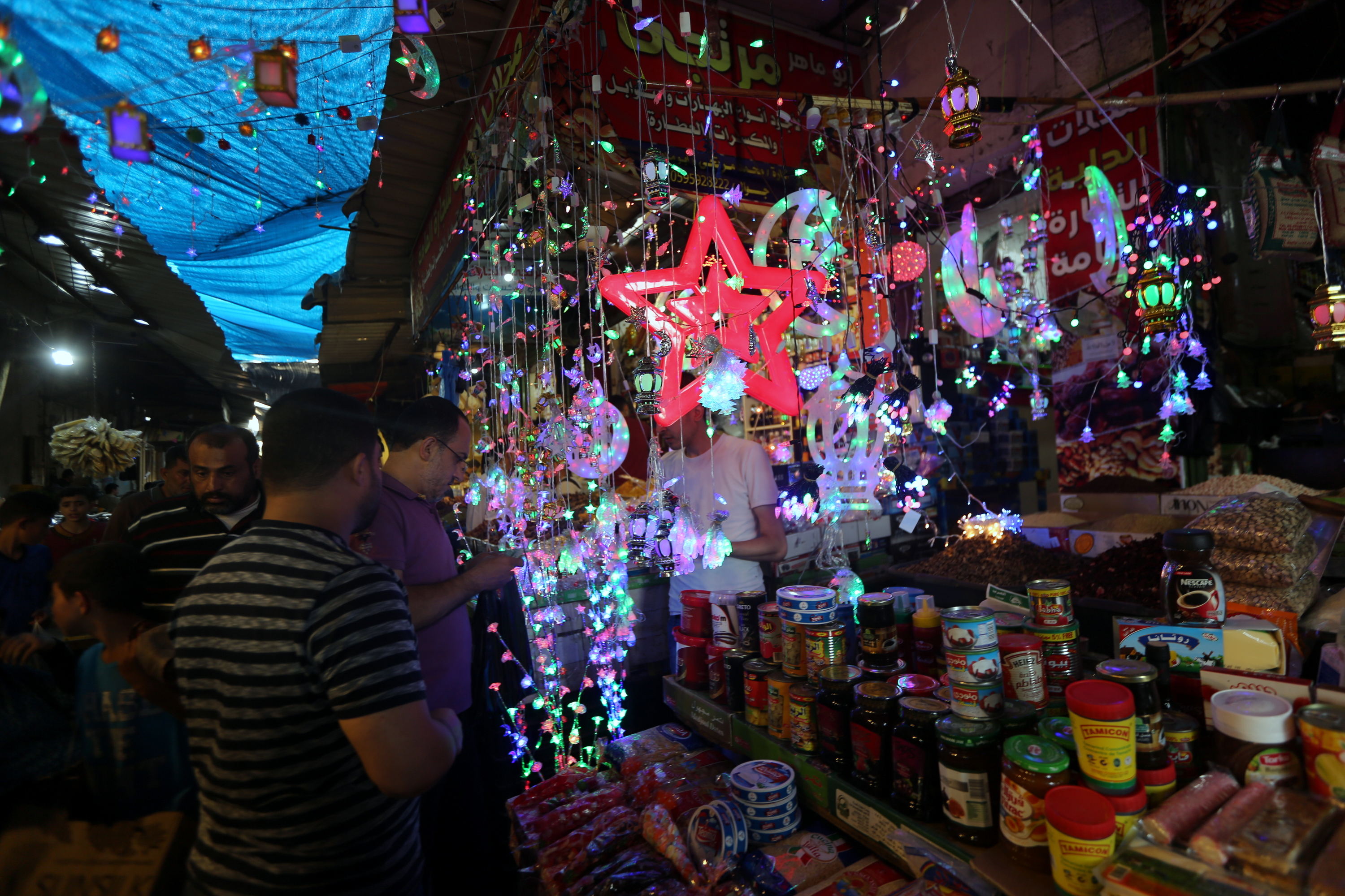 أسواق غزة في أيام شهر رمضان 