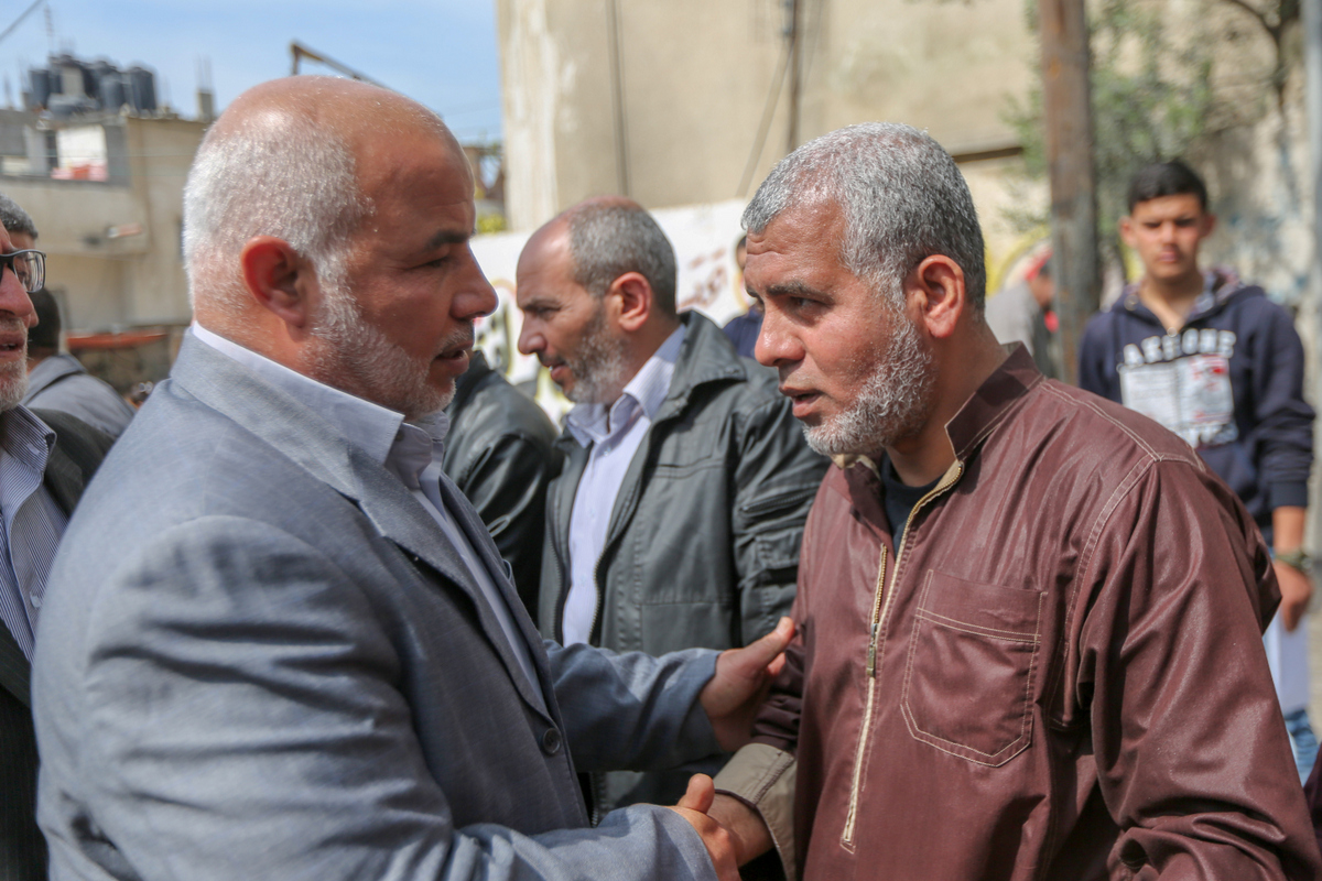 قيادة الداخلية تُقدم واجب العزاء لذوي شهداء مسيرة العودة