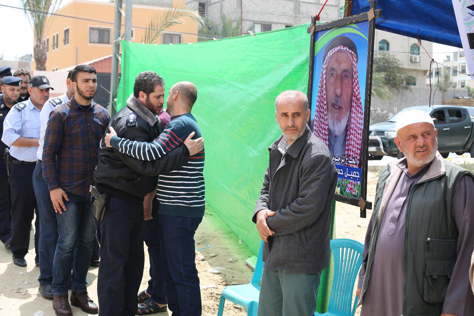 الداخلية تقدم واجب العزاء لذوي شهداء الجمعة الثانية من مسيرات العودة