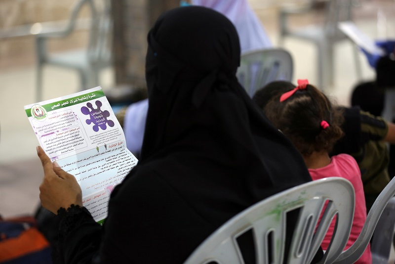 توافد المسافرين العائدين عبر معبر رفح في أول أيام فتحه استثنائياً