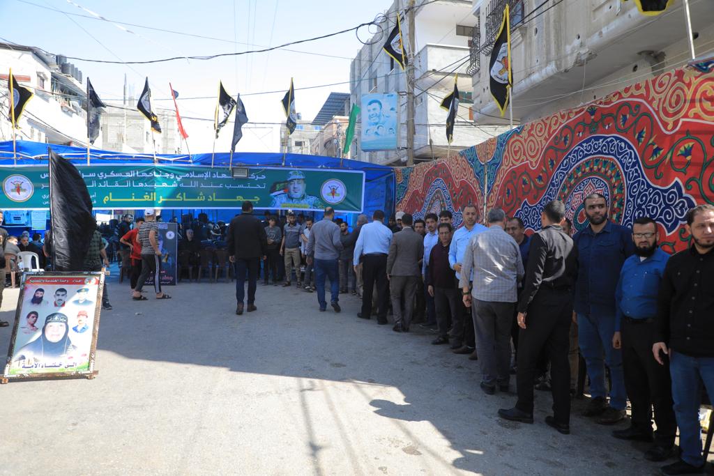 قيادة "الداخلية" تُقدم واجب العزاء لذوي شهداء العدوان الإسرائيلي