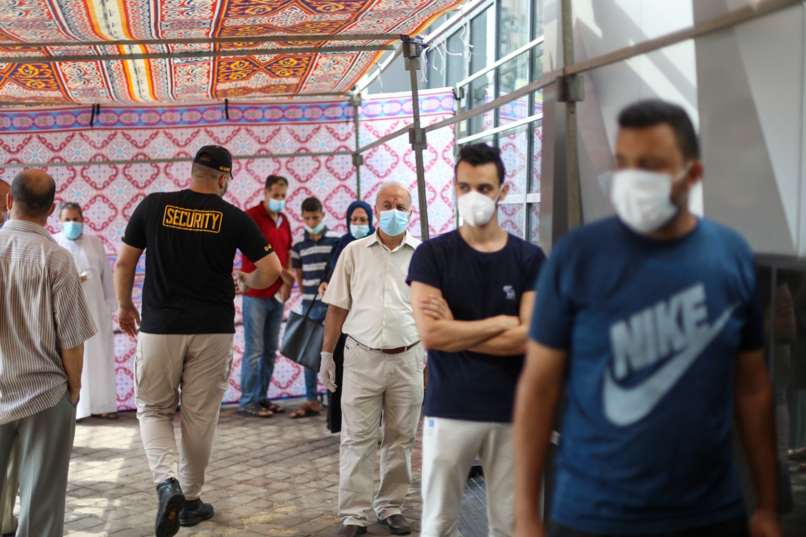 فتح المولات التجارية جزئياً في المناطق التي تشهد تخفيفاً للإجراءات