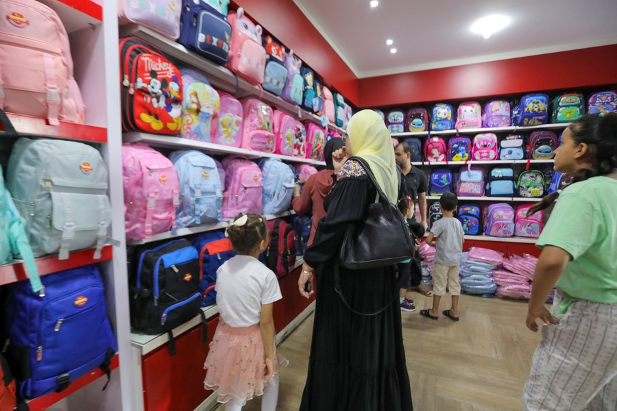 استعدادات المواطنين في غزة لاستقبال العام الدراسي الجديد 