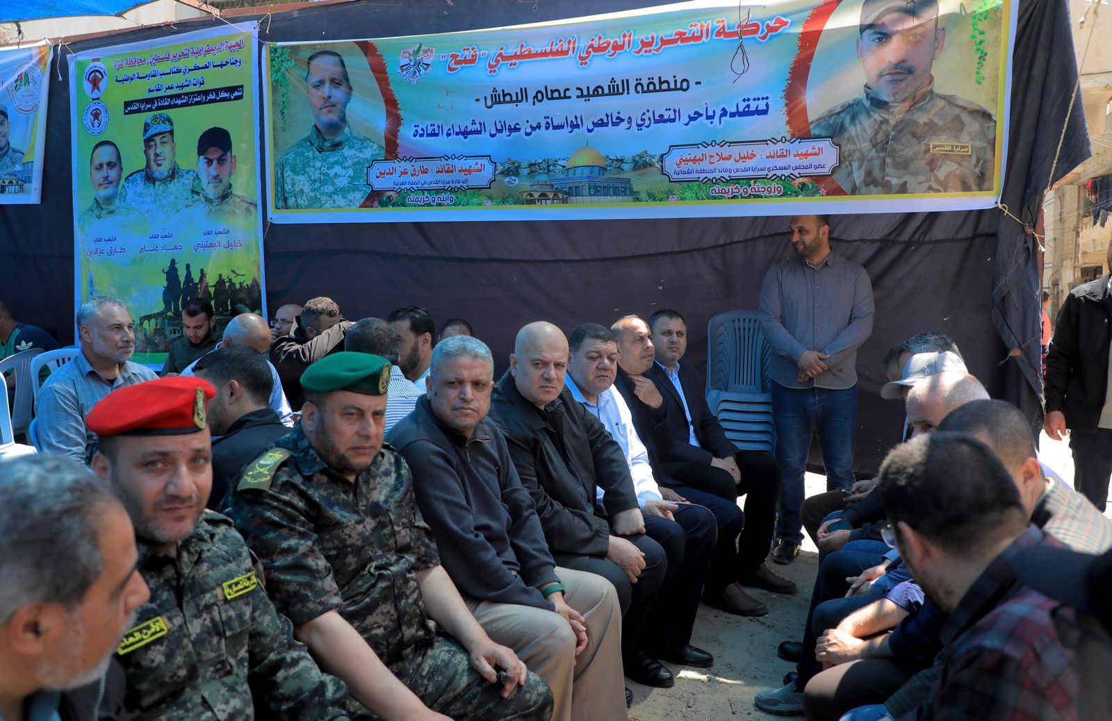 قيادة "الداخلية" تُقدم واجب العزاء لذوي شهداء العدوان الإسرائيلي