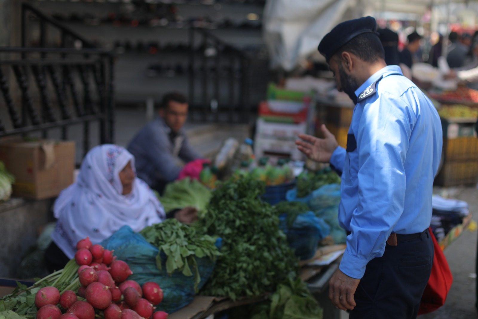 شرطة البلديات في رمضان.. عمل دؤوب لضبط الأسواق