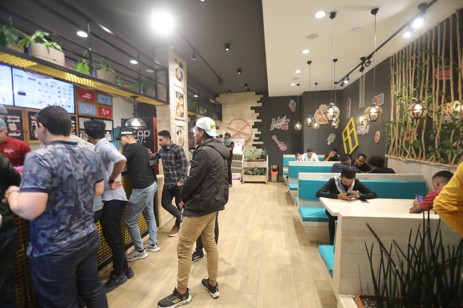 قضــاء المواطنين في غــزة الإجازة الأسبوعية مساء الجــمعــة