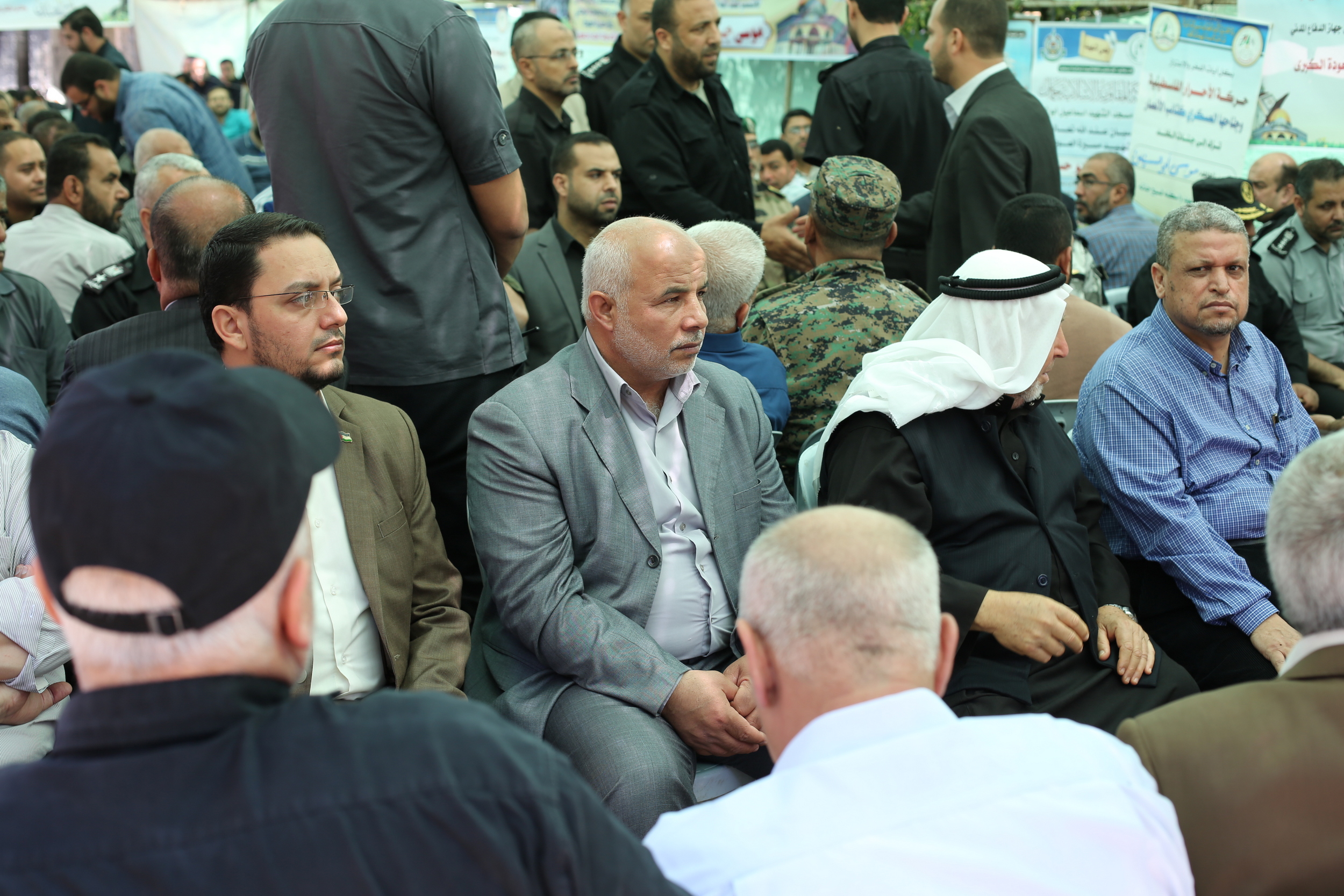 قيادة "الداخلية" تقدم واجب العزاء لذوي شهداء الوزارة في مسيرات العودة بذكرى النكبة