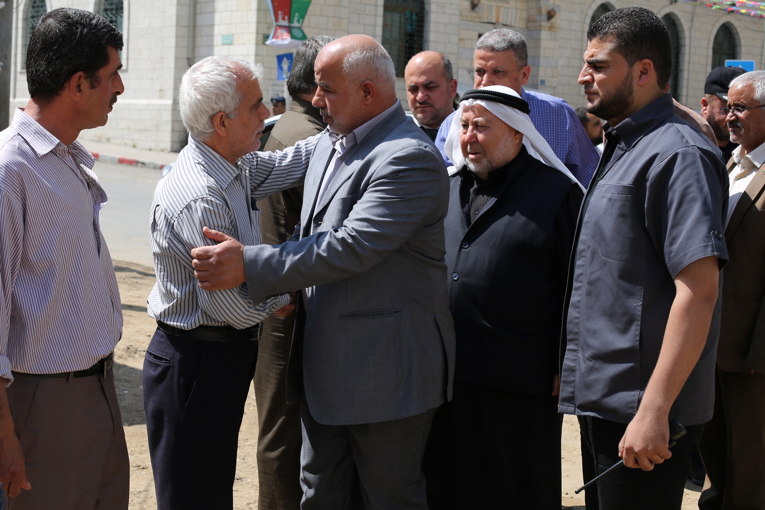 قيادة "الداخلية" تقدم واجب العزاء لذوي شهداء الوزارة في مسيرات العودة بذكرى النكبة