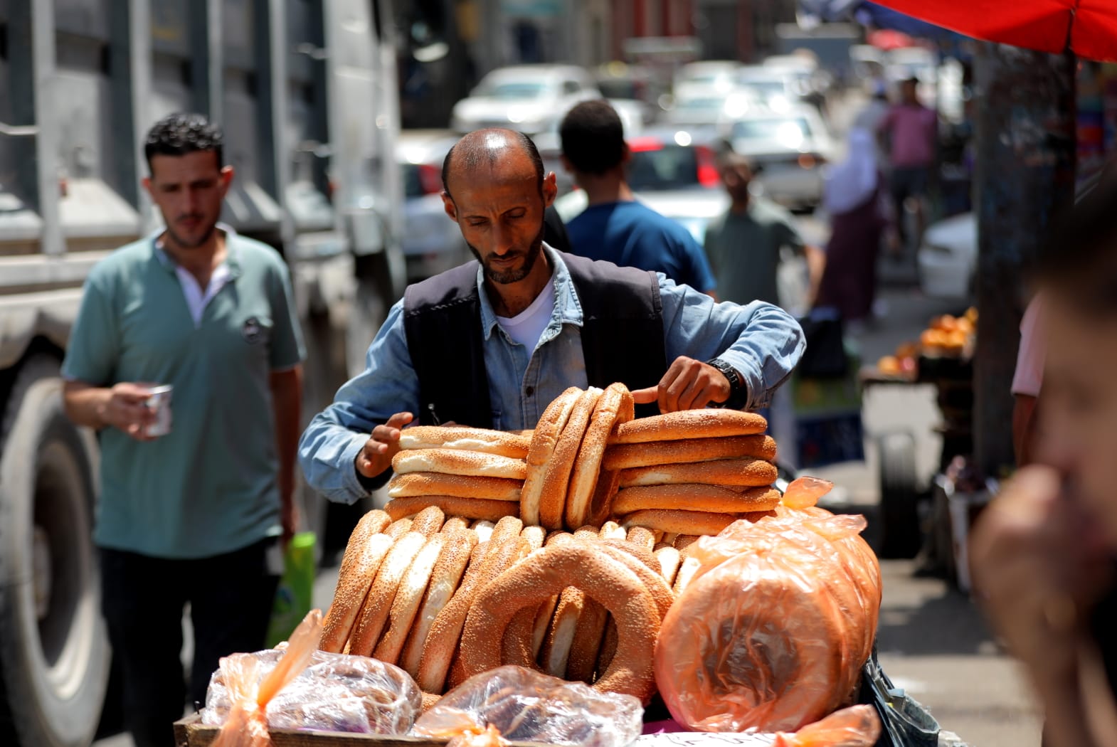 أجواء الحياة العامة في الأسواق والأماكن الحيوية بغزة