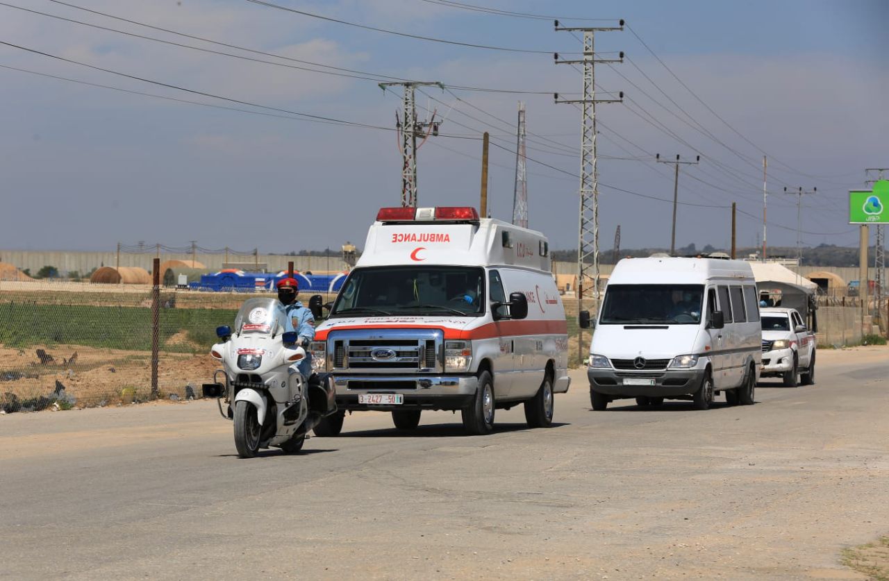 عمل الشرطة العسكرية عبر حاجز بيت حانون في استقبال الوافدين ونقلهم لمراكز الحجر الصحي الاحترازي