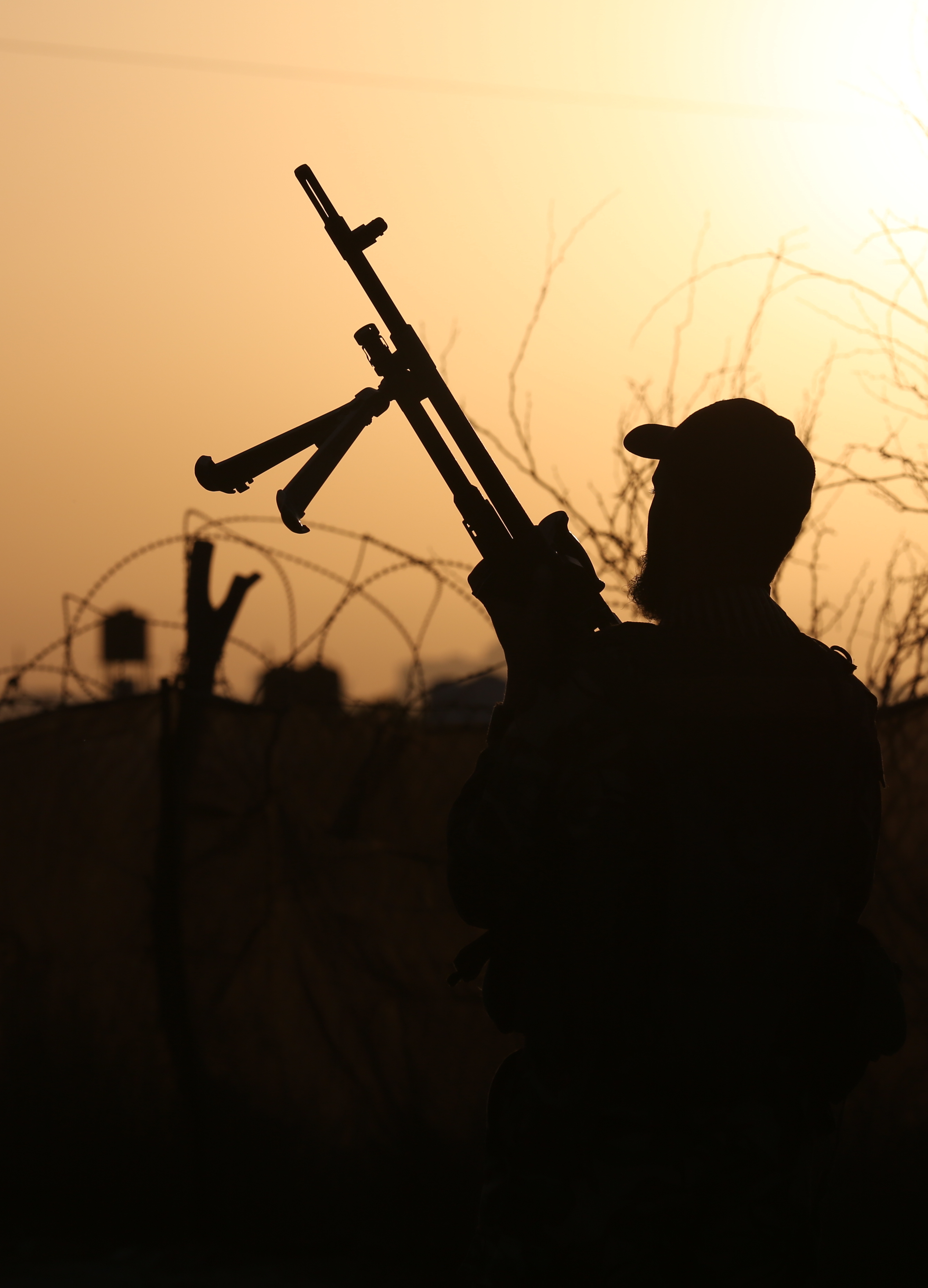 تخييم مغلق لدورتي قادة السرايا وتأهيل الضباط  بالأمن الوطني