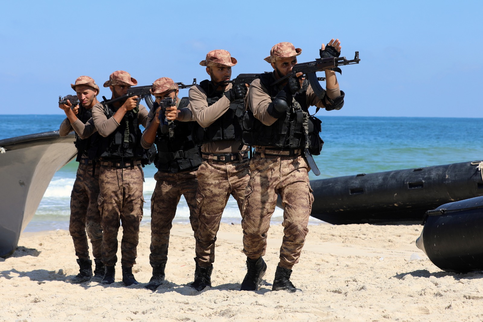 تدريبات دورة "الصاعقة الثالثة" لطلاب كلية الرباط بخان يونس