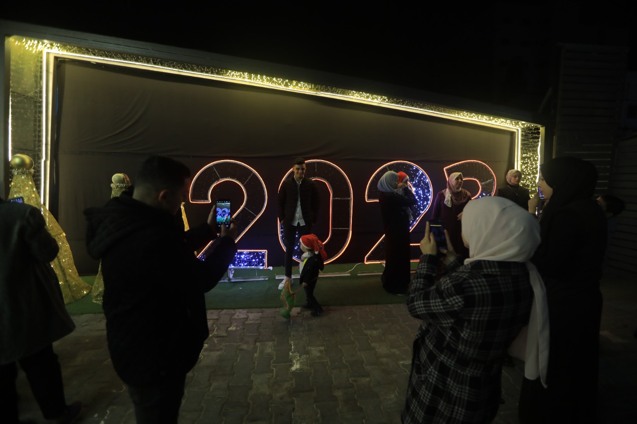 أجواء استقبال المواطنين في غزة للعام الجديد 2023