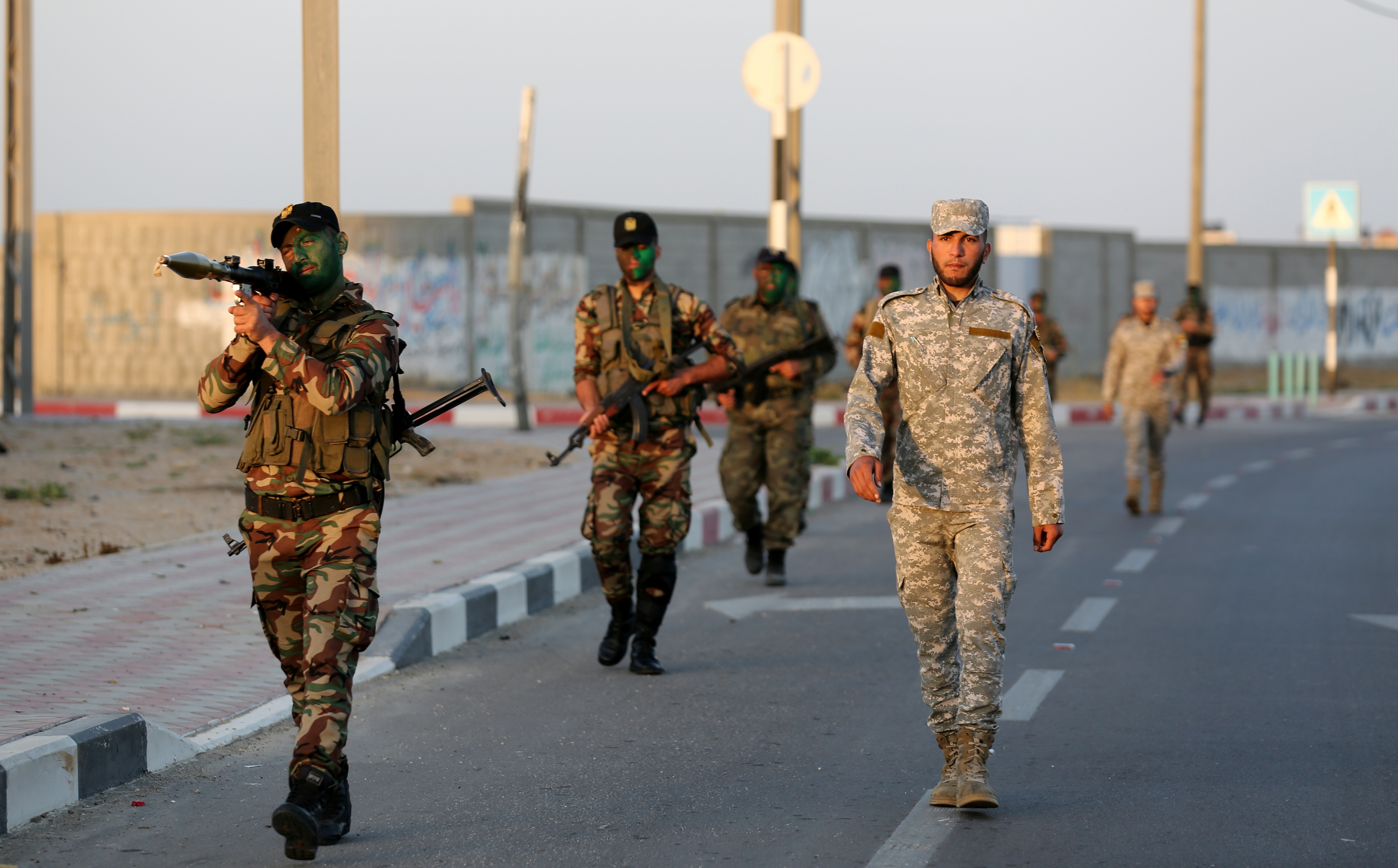 تخييم مغلق لدورتي قادة السرايا وتأهيل الضباط  بالأمن الوطني
