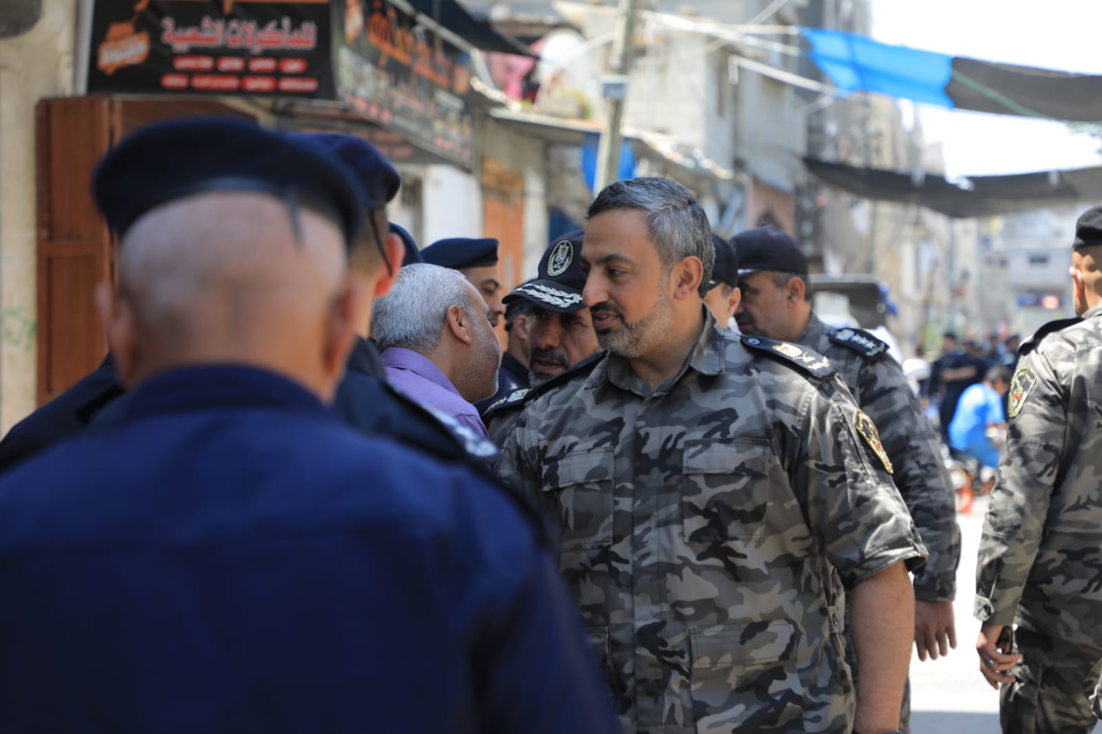 "قيادة الداخلية" تشارك في بيت عزاء شهيد الواجب ملازم "خالد محمد مصلح"