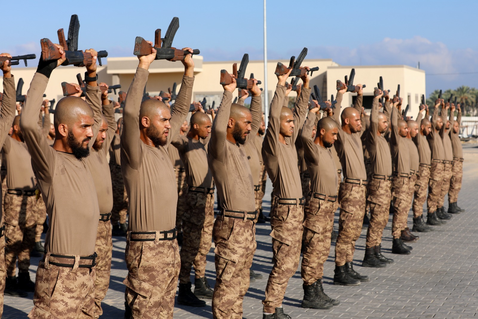 تدريبات دورة "الصاعقة الثالثة" لطلاب كلية الرباط بخان يونس