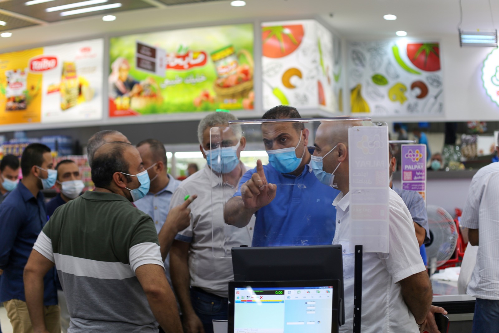 فتح المولات التجارية جزئياً في المناطق التي تشهد تخفيفاً للإجراءات