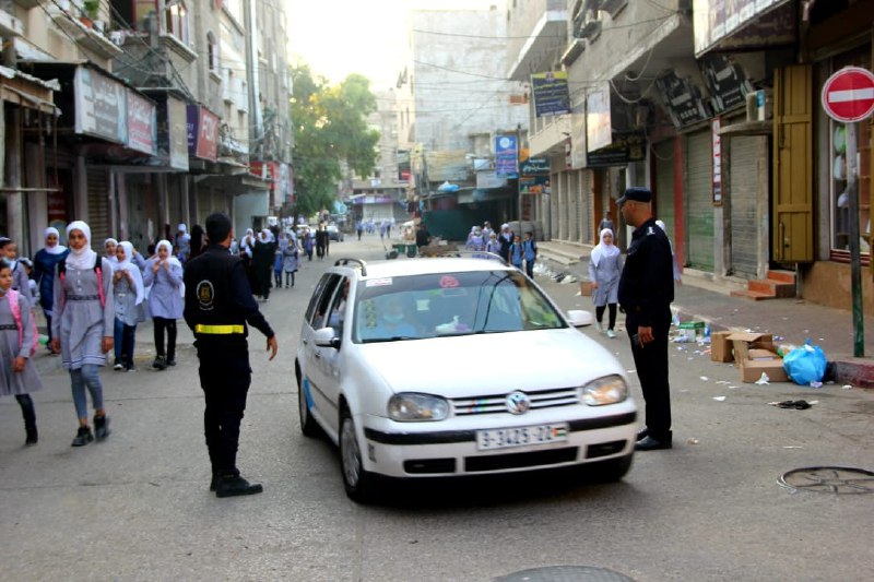 انتشار الشرطة لتسهيل الحركة المرورية مع بدء العام الدراسي الجديد