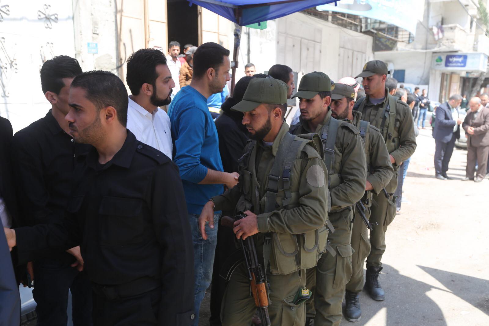 الداخلية تقدم واجب العزاء لذوي شهداء الجمعة الثانية من مسيرات العودة