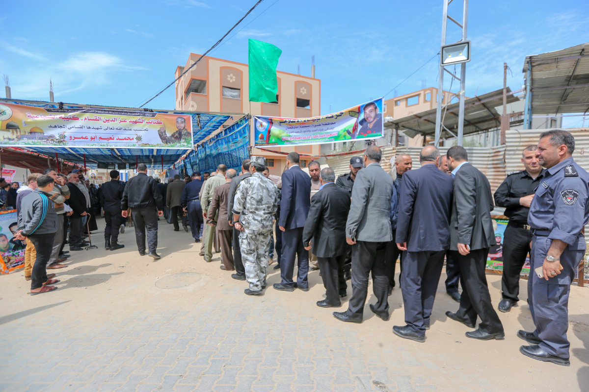 قيادة الداخلية تُقدم واجب العزاء لذوي شهداء مسيرة العودة