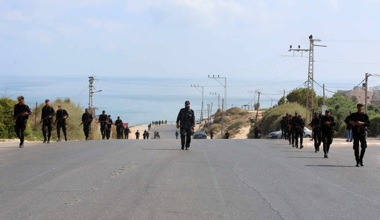 مديرية التدريب تُنظم مسيراً عسكرياً للدفعة الأولى من الدورة التأسيسية الثانية