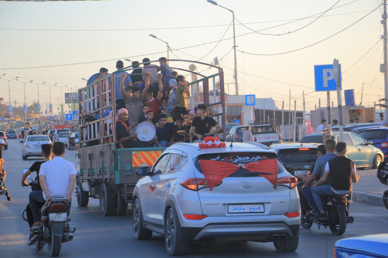 اصطياف المواطنين بغزة على شاطئ البحر وعدد من الأماكن الترفيهية خلال الإجازة الأسبوعية