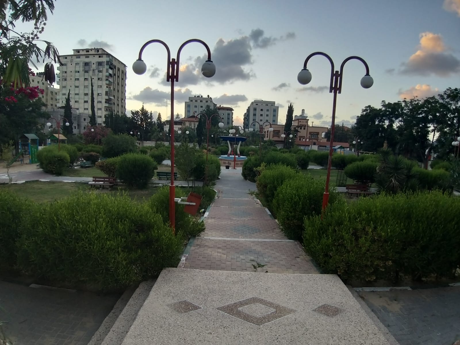 انتشار الشرطة في الساحات العامة والمتنزهات لمنع الازدحام خلال عيد الفطر