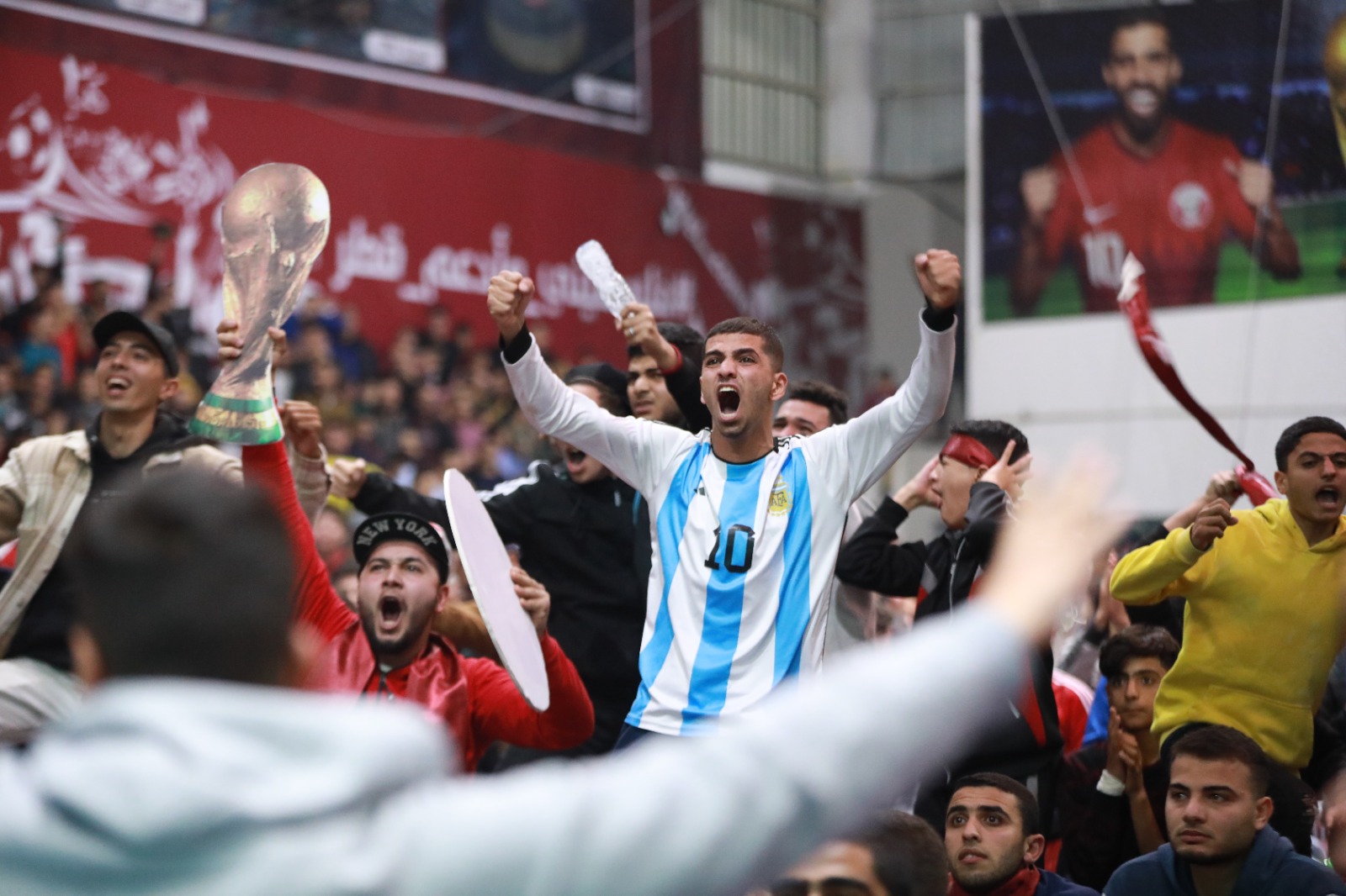 أجواء متابعة المواطنين في غزة مباراة نهائي كأس العالم - قطر 2022 مساء اليوم.