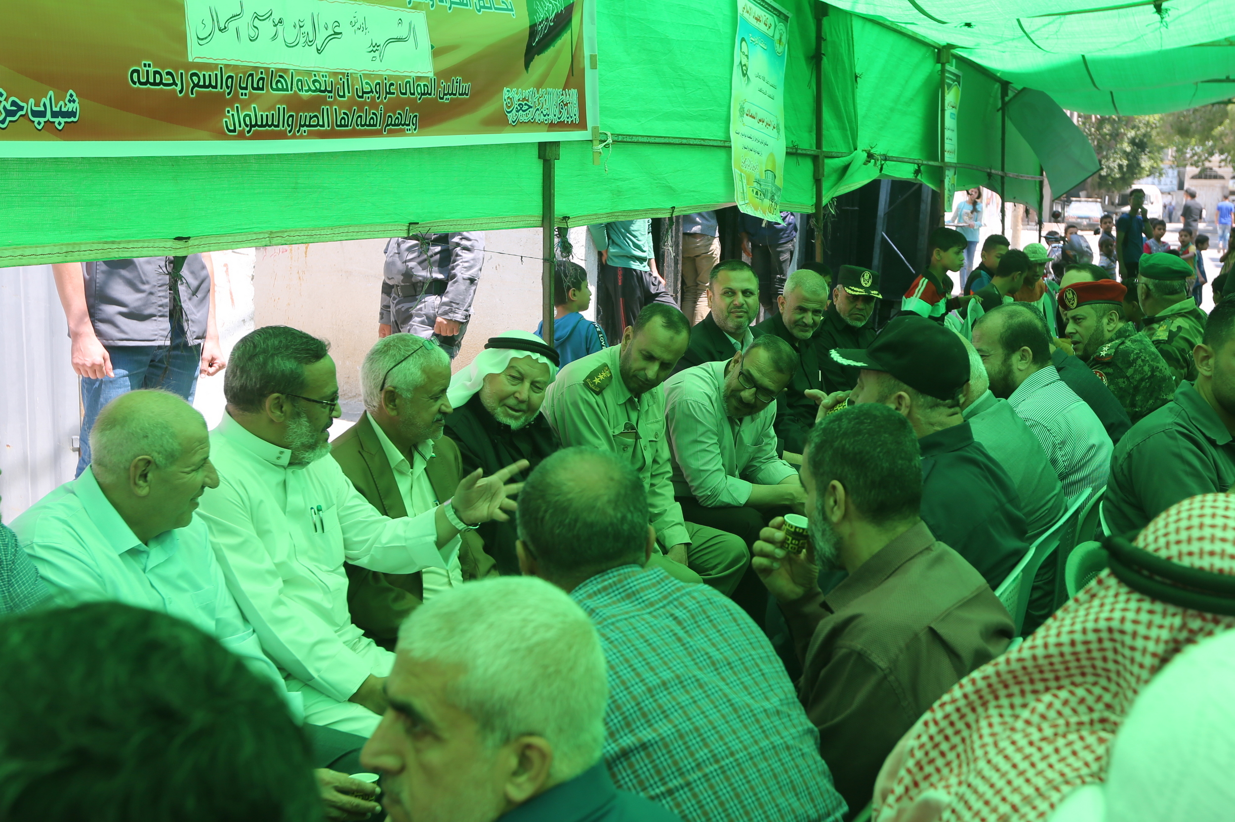 قيادة "الداخلية" تقدم واجب العزاء لذوي شهداء الوزارة في مسيرات العودة بذكرى النكبة