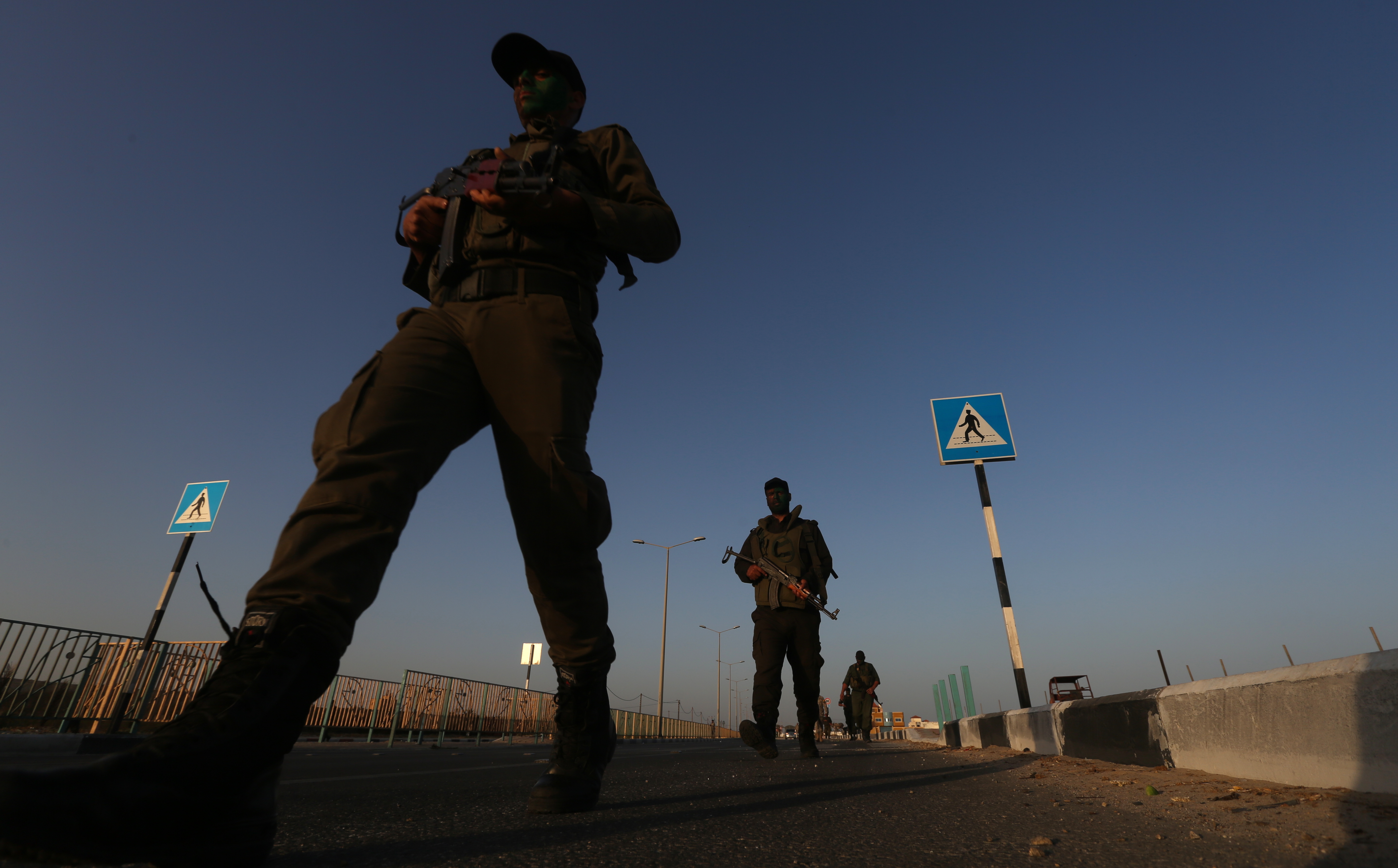 تخييم مغلق لدورتي قادة السرايا وتأهيل الضباط  بالأمن الوطني