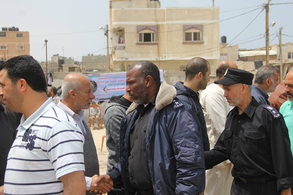 قيادة "الداخلية" تقدم واجب العزاء لذوي شهداء المقاومة بالمحافظة الوسطى