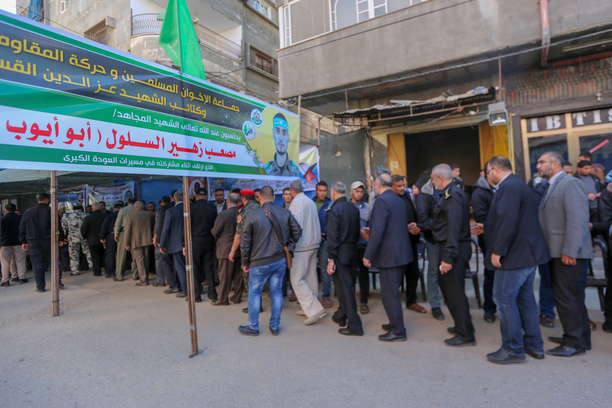 قيادة الداخلية تُقدم واجب العزاء لذوي شهداء مسيرة العودة