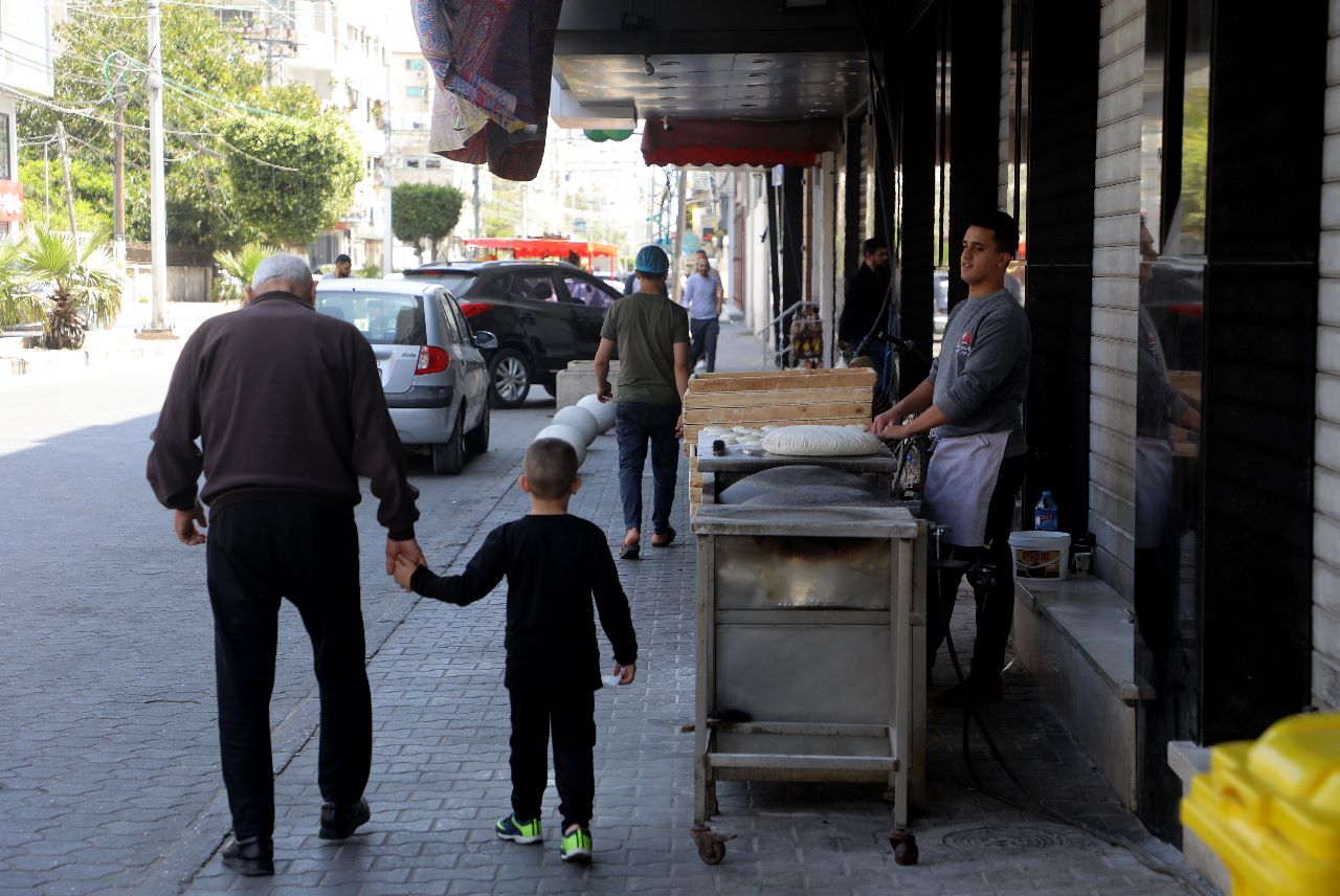 أجواء الحياة العامة بغزة في اليوم الخامس للعدوان