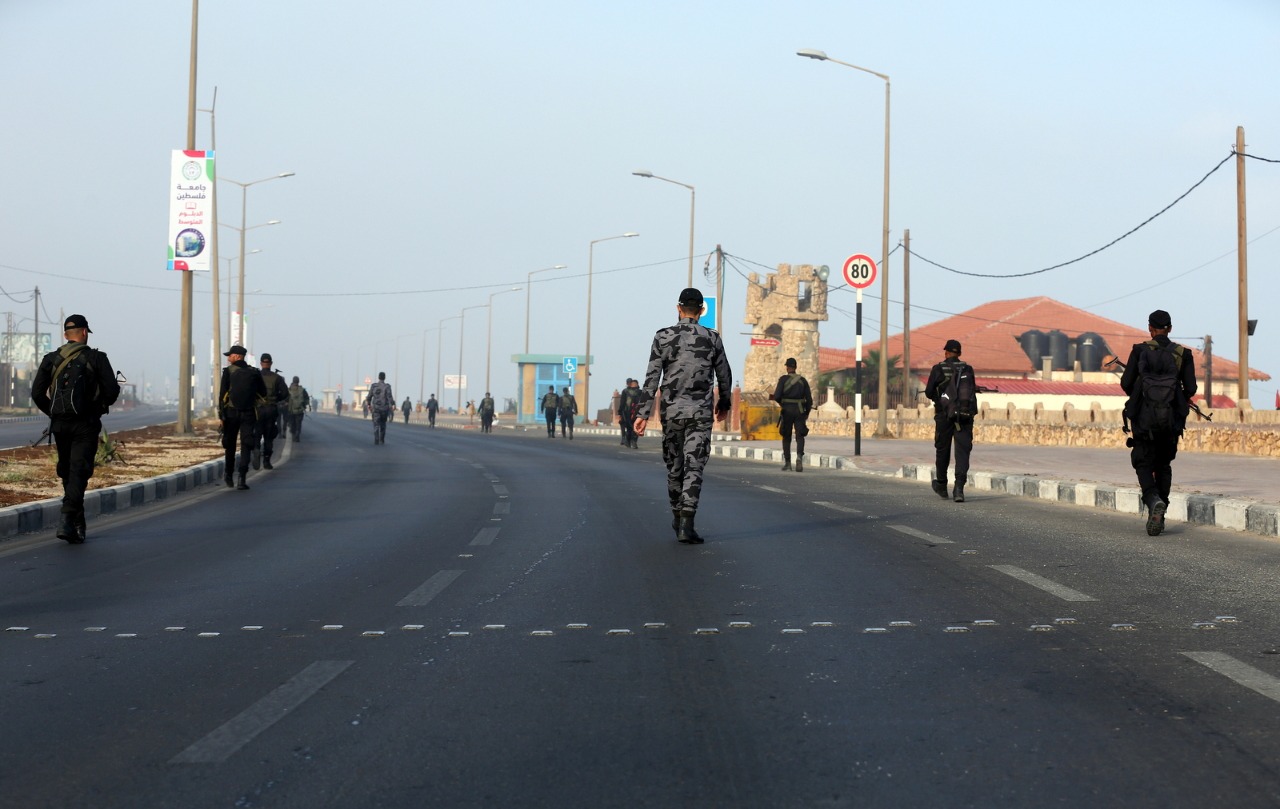 مديرية التدريب تُنظم مسيراً عسكرياً للدفعة الأولى من الدورة التأسيسية الثانية