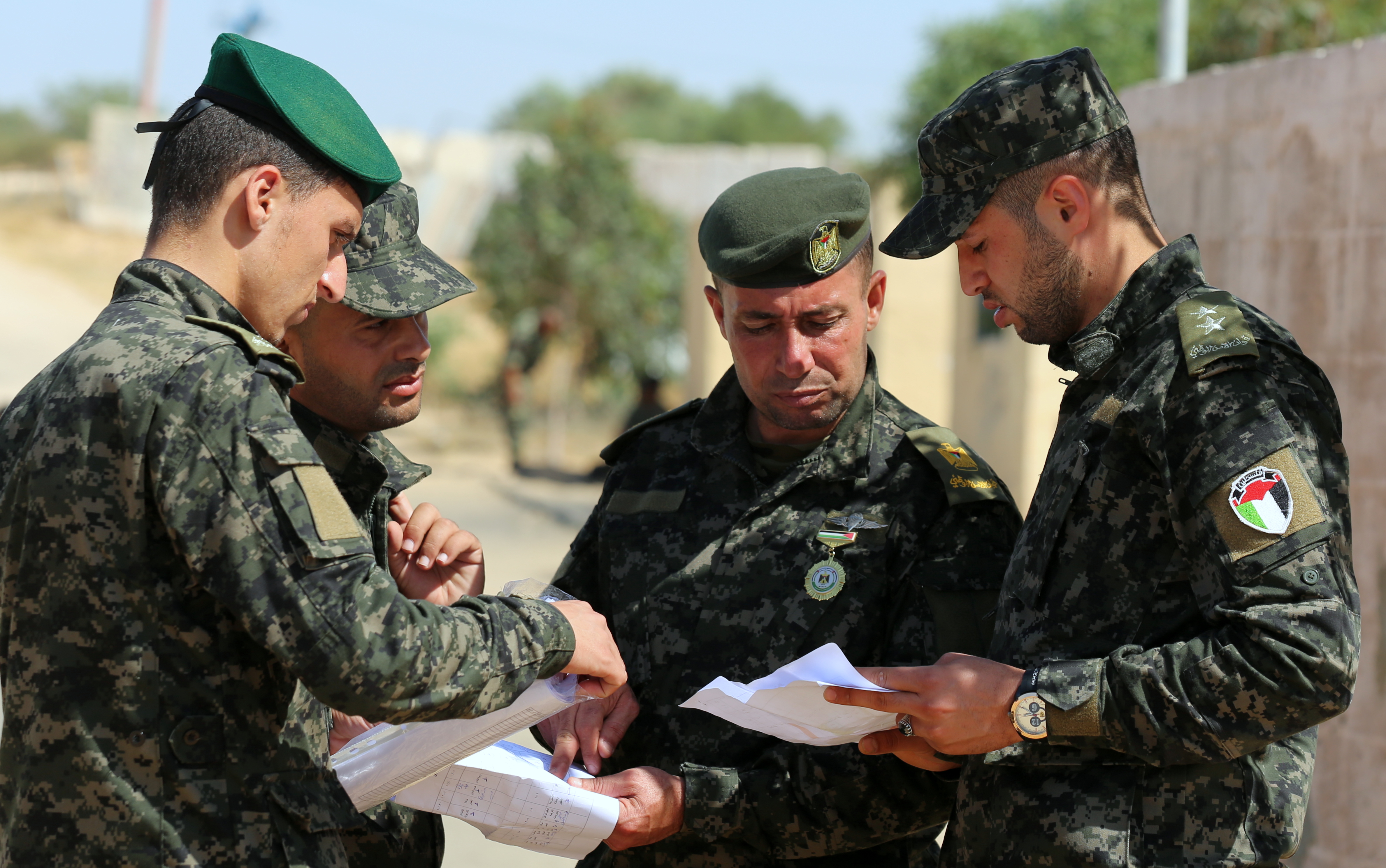 تخييم مغلق لدورتي قادة السرايا وتأهيل الضباط  بالأمن الوطني