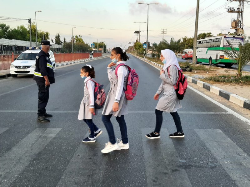 انتشار الشرطة لتسهيل الحركة المرورية مع بدء العام الدراسي الجديد