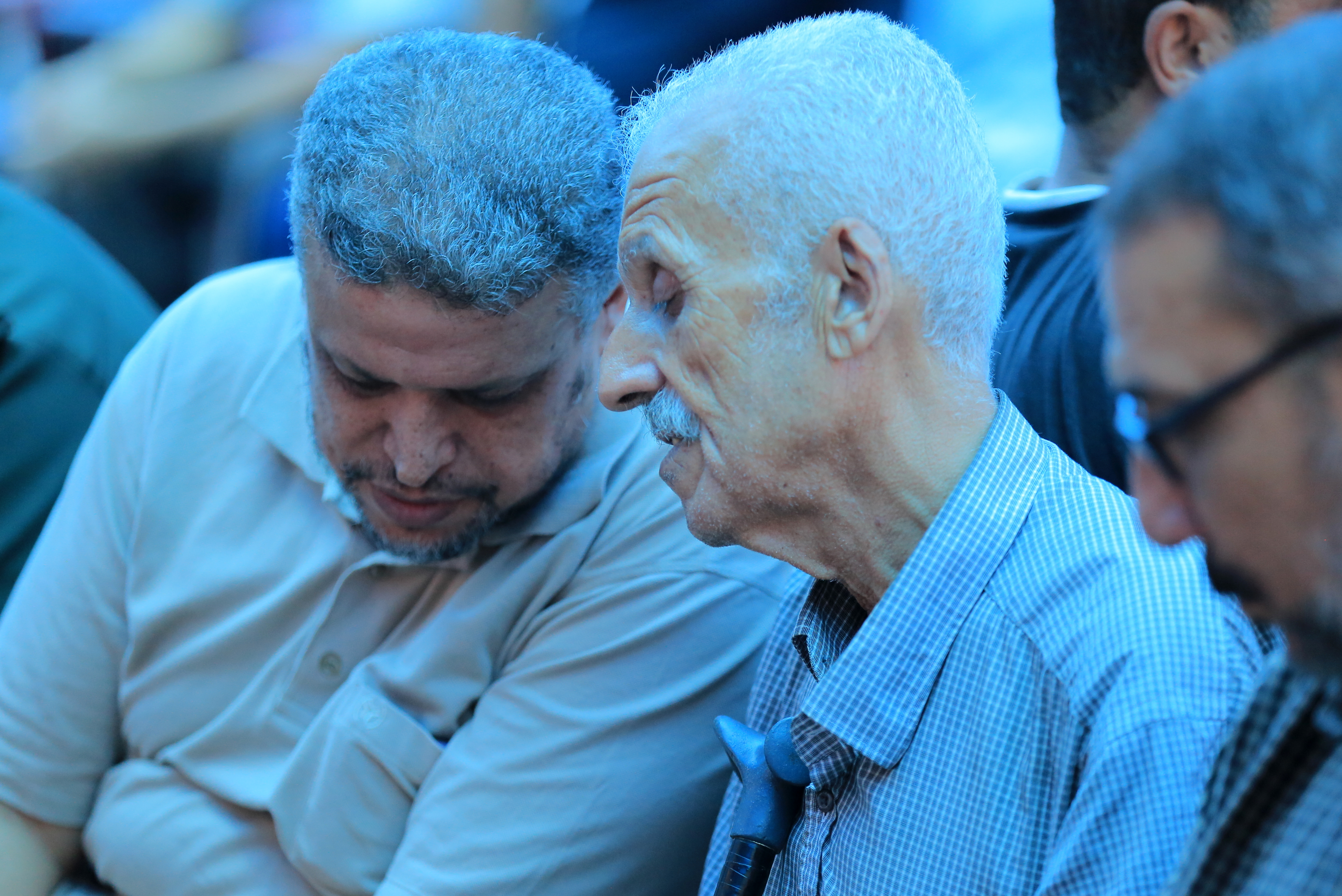 قيادة الداخلية تُقدم العزاء لذوي شهداء الواجب الثلاثة