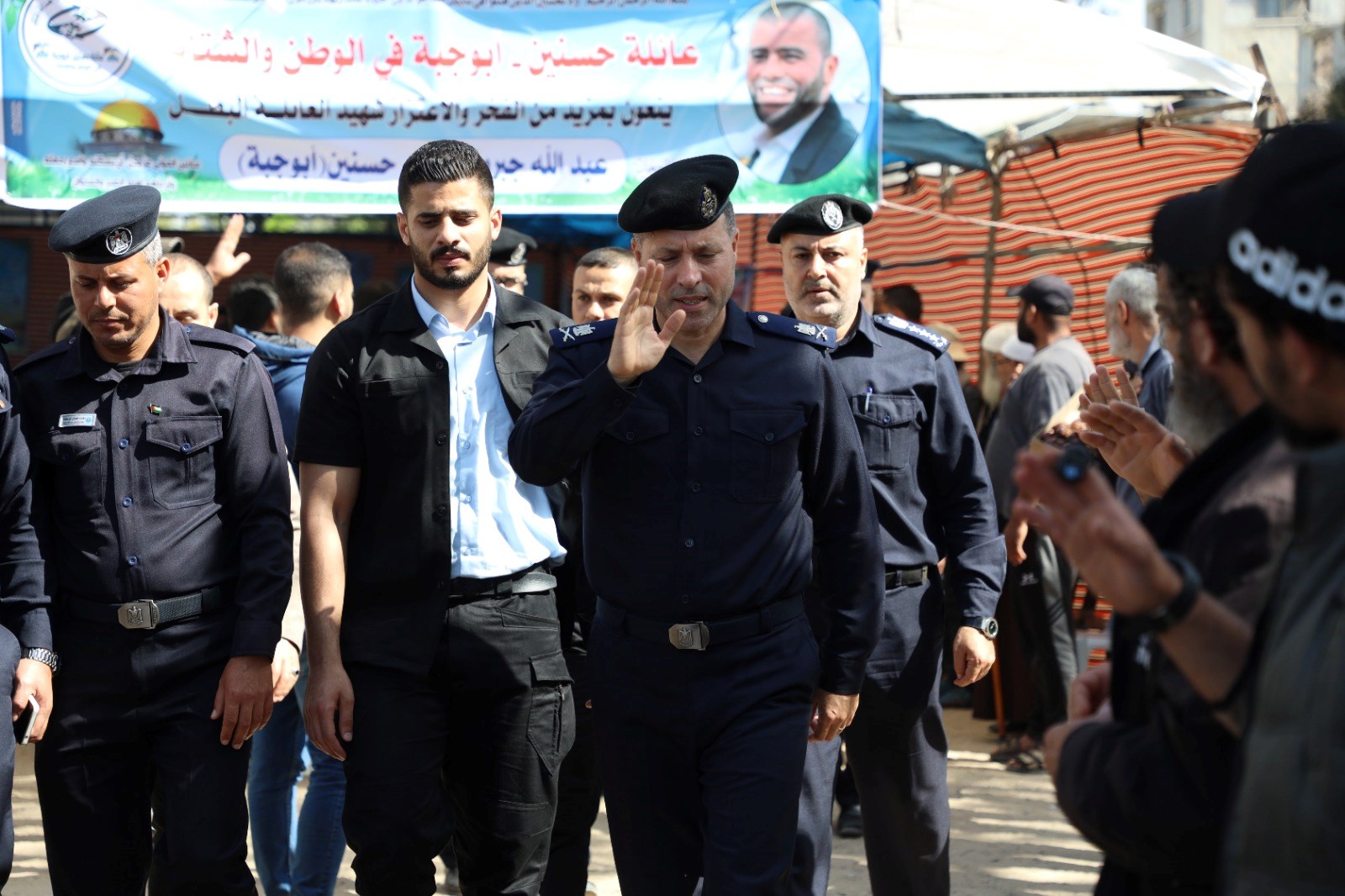  قيادة "الشرطة" تُقدم واجب العزاء لذوي شهـداء العدوان