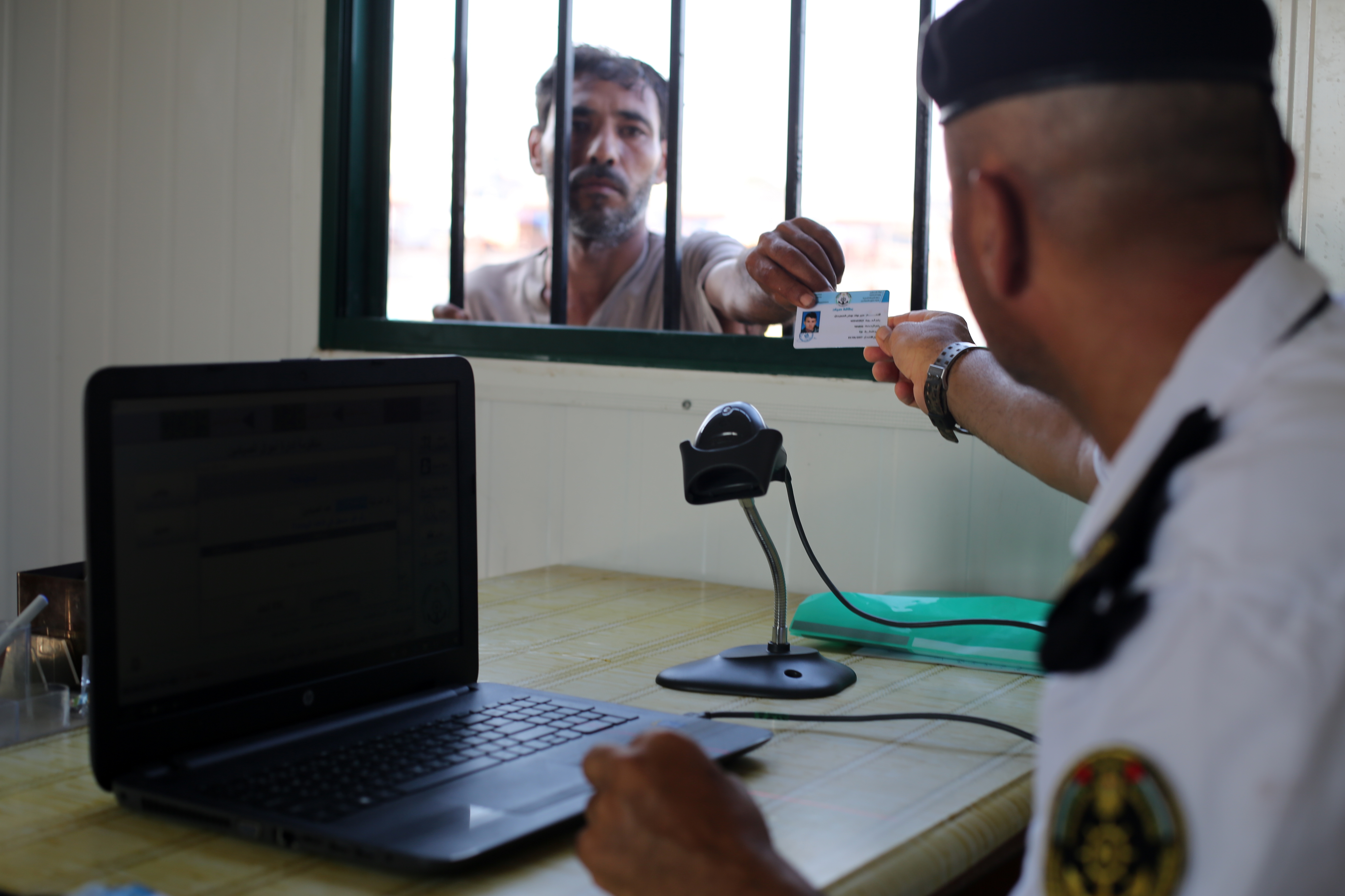الشرطة البحرية تُنظم حركة الصيادين في ميناء غزة بنظام منظومة "الباركود" الإلكتروني