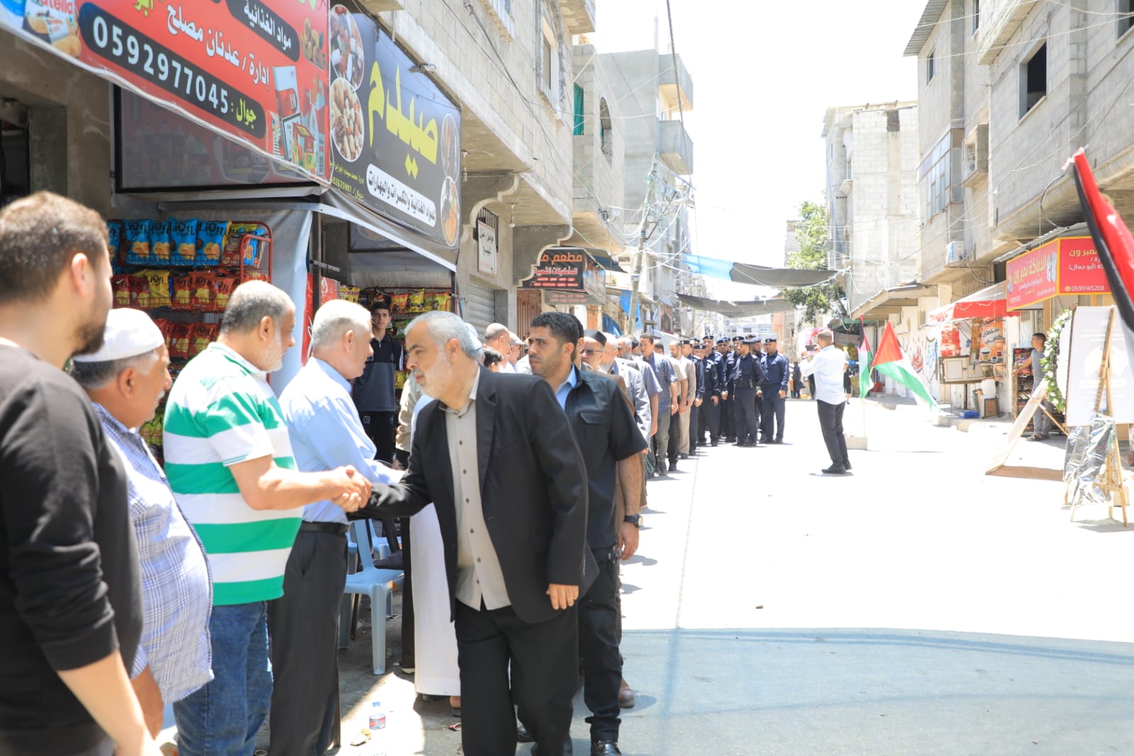 "قيادة الداخلية" تشارك في بيت عزاء شهيد الواجب ملازم "خالد محمد مصلح"