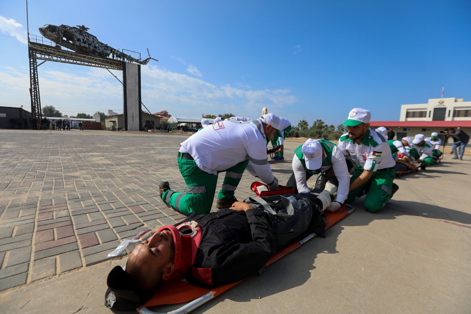 الخدمات الطبية تُخرِّج دورة "مسعف وضابـط إسعاف" الثالثة عشر