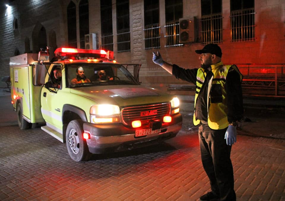 الدفاع المدني يُشارك في مبادرات للتعقيم بمحافظات القطاع لمكافحة جائحة كورونا