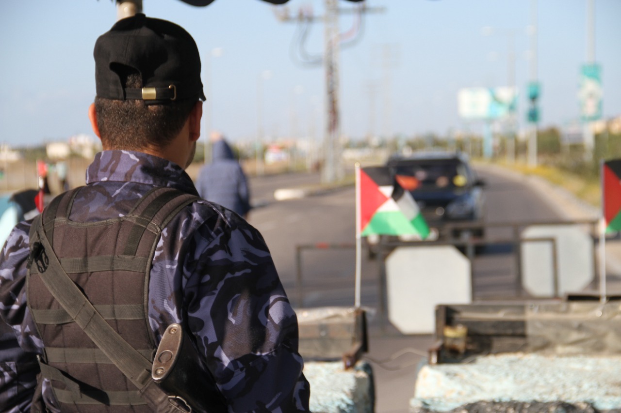 صور.. يوم رمضاني على حاجز شرطي (موقع الشهيد علاء القدرة) شرق محافظة خانيونس