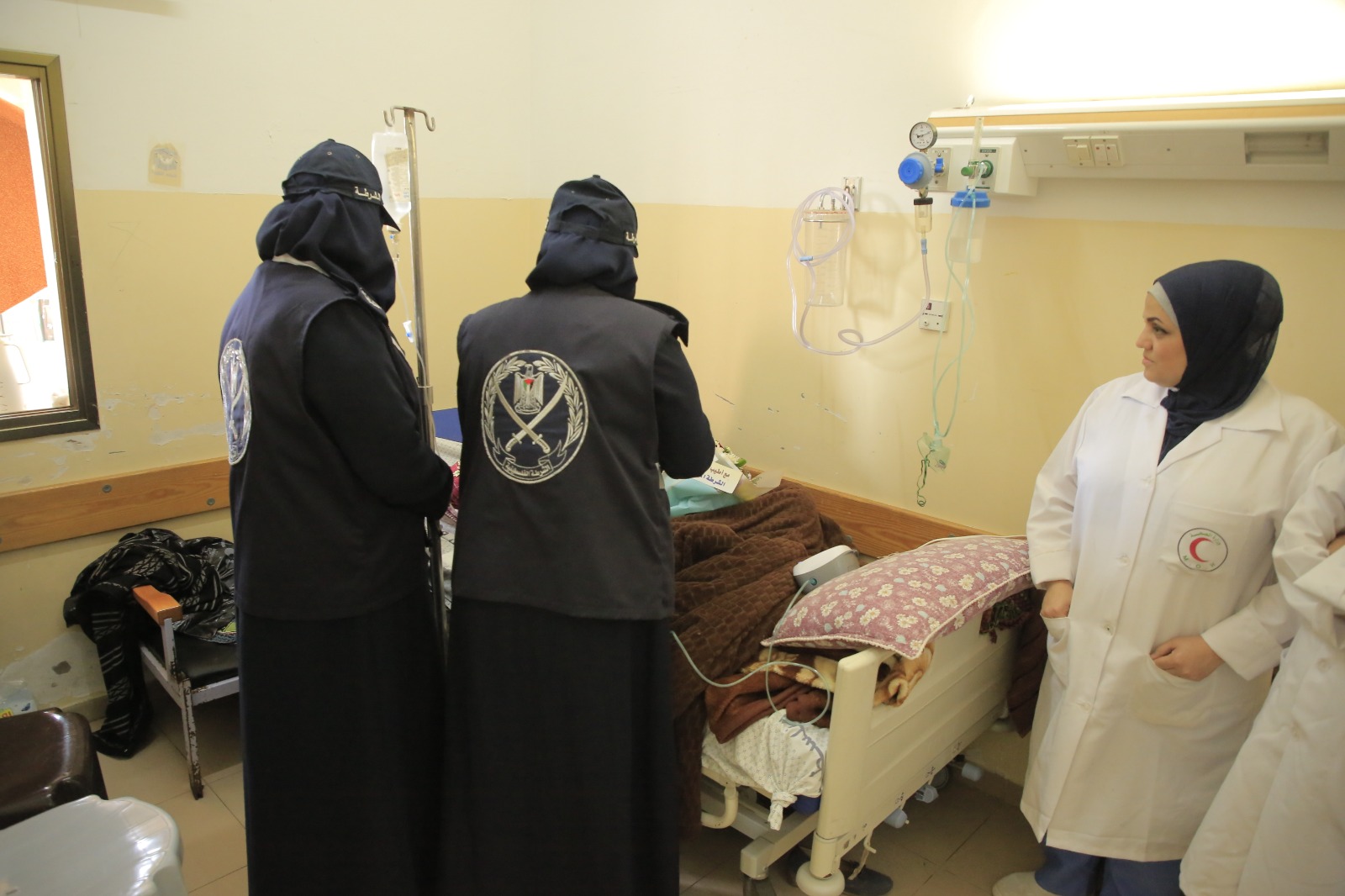 دائرة الشرطة المجتمعية تتفقد بيوت شهداء وجـرحى العـدوان الإسـرائيلي