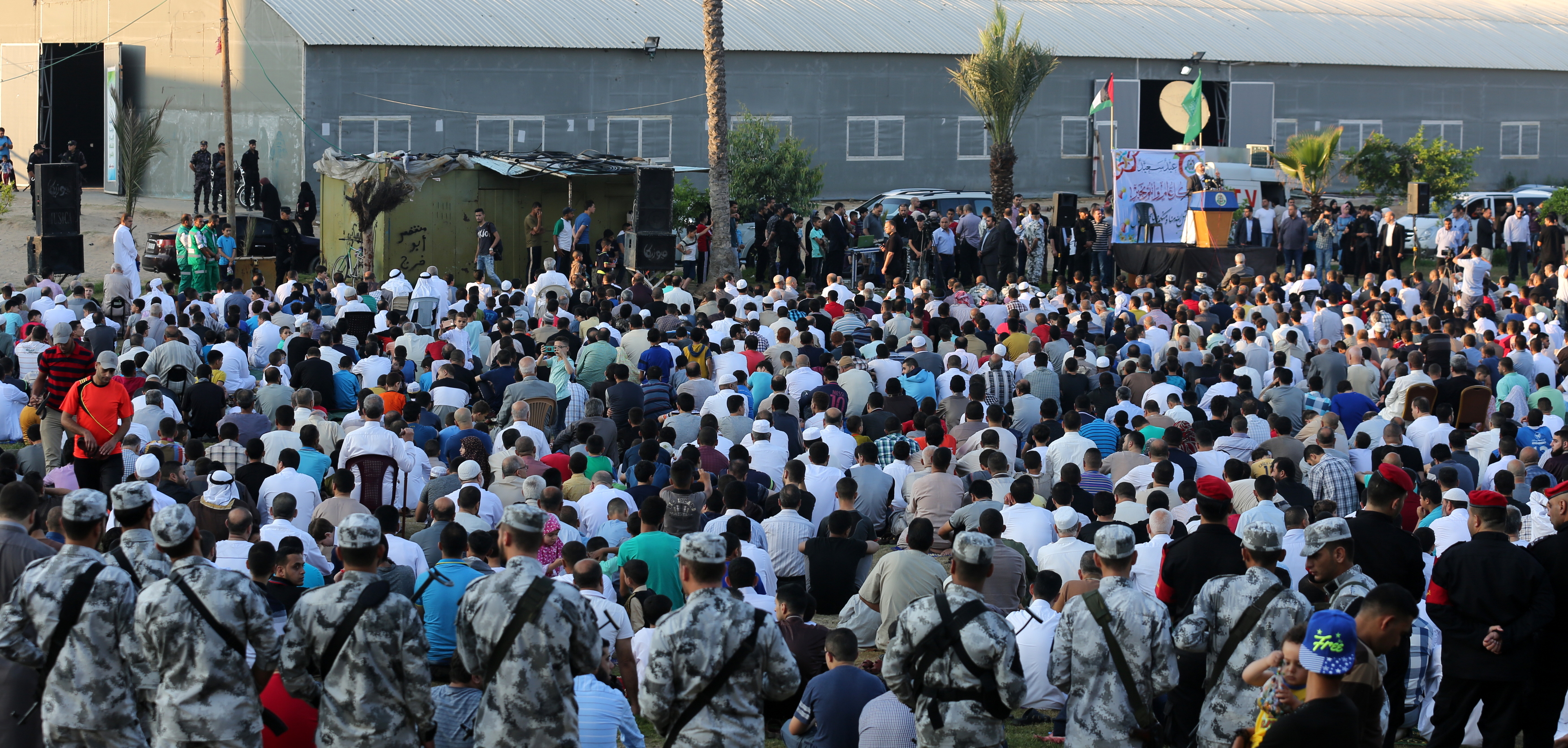 الأجهزة الأمنية تؤمن صلاة عيد الفطر السعيد